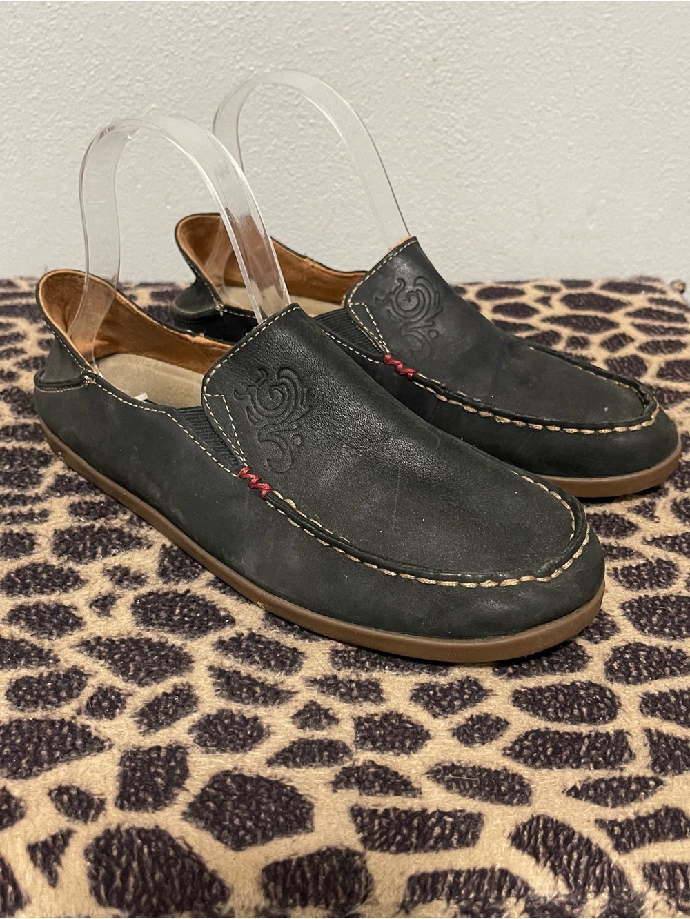 OluKai Nohea Nubuck Slip On Casual Loafers Black Leather Womens 8